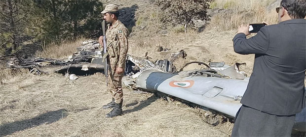 ДОЧЕК УЗ ВЕНЦЕ ЦВЕЋА: Пакистан вратио индијског пилота